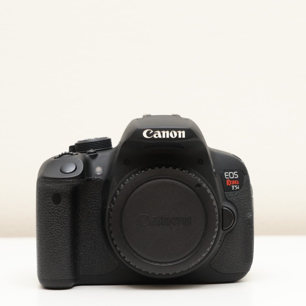 Canon EOS Rebel T5i 18.0MP DSLR Camera With Lenses/Batter/Accessories/GOPRO 3+
